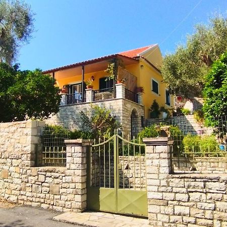 Villa Raxi Fountana Exterior photo