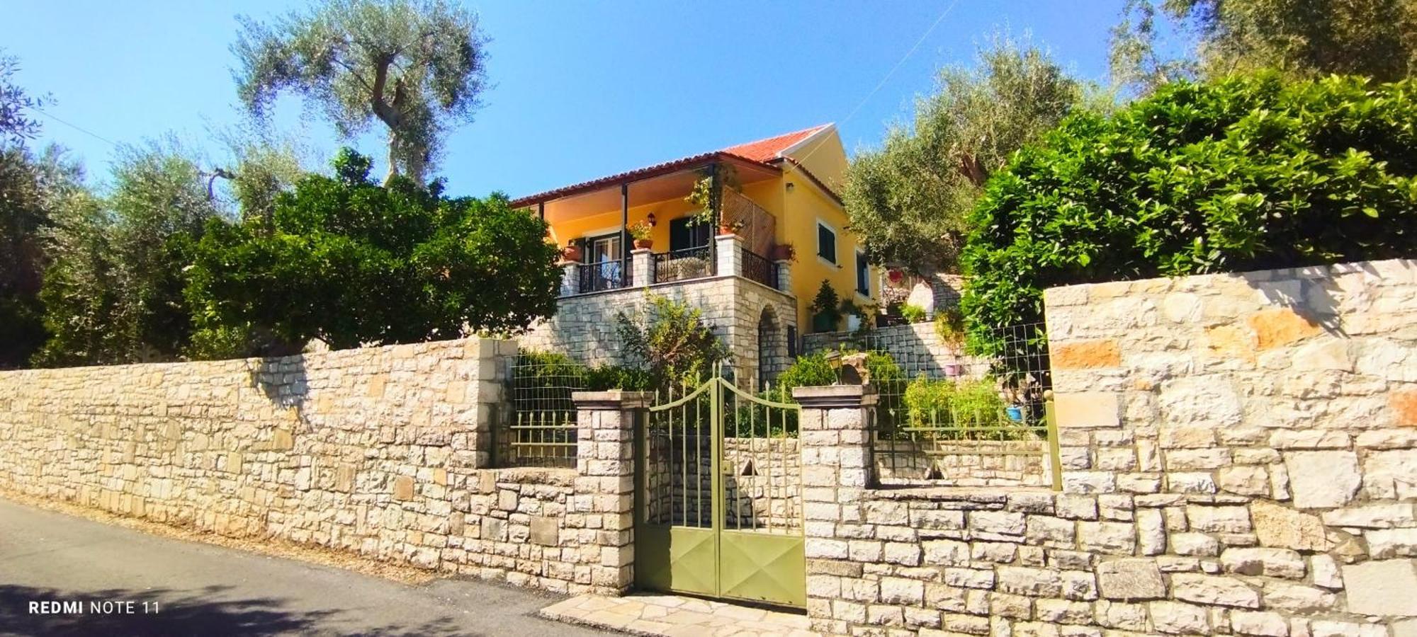 Villa Raxi Fountana Exterior photo